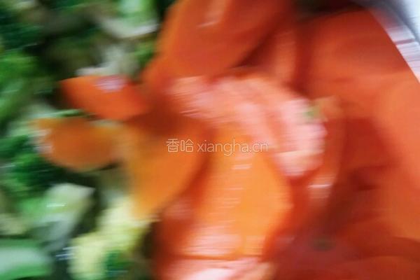 蒜末西兰花胡萝卜的做法图解4