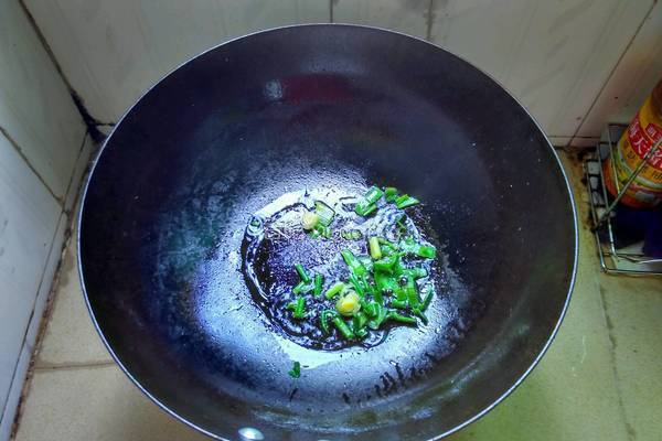 素炒辣椒秋葵的做法图解2
