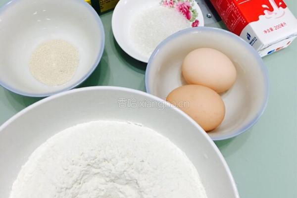 芝麻小甜包的做法图解1