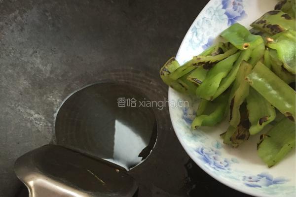 青椒皮蛋的做法图解2