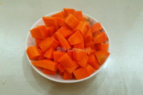 胡萝卜黄豆炒肉末的做法图解2