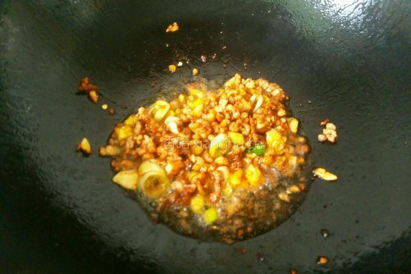 胡萝卜黄豆炒肉末的做法图解8