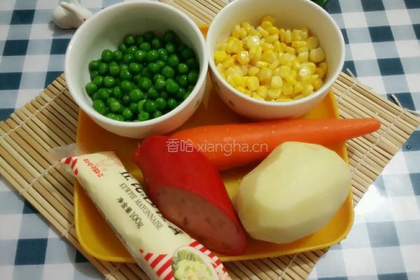 土豆红肠沙拉的做法图解1