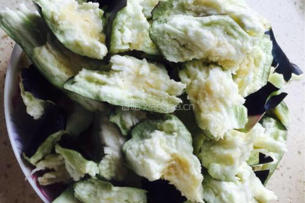 茄子炖土豆的做法图解1