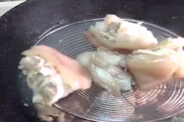 黄豆炖猪蹄的做法图解2