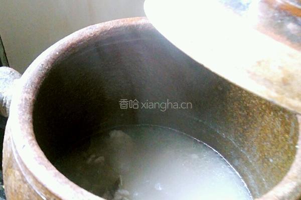 白萝卜脊骨汤（美容的哦）的做法图解18