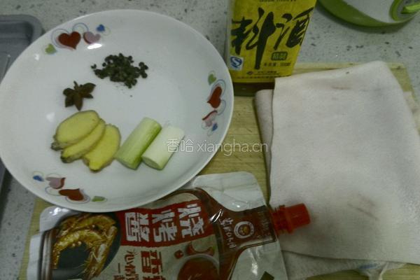 香辣烤猪皮的做法图解1