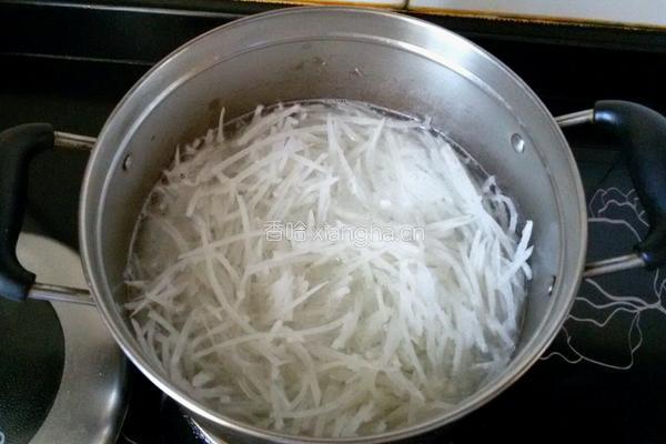 白萝卜猪肉馅饼的做法图解2