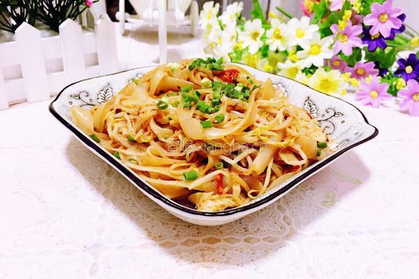 绿豆芽拌凉皮