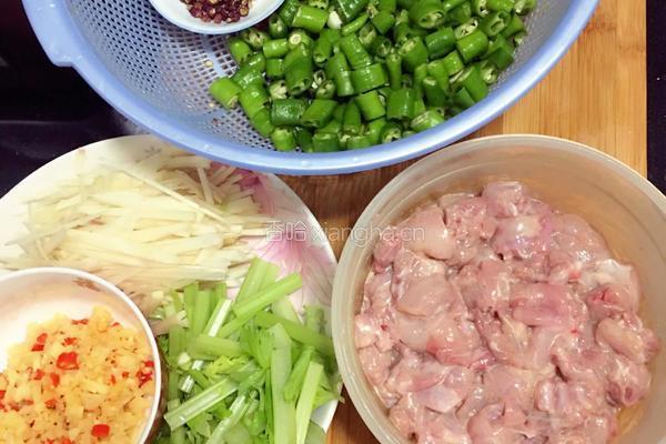 川味仔姜鲜椒兔肉的做法图解3