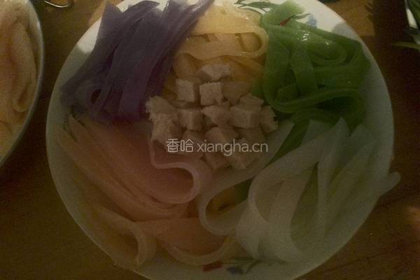 五彩缤粉～～～果蔬凉皮