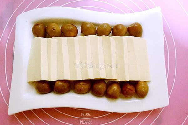 鹌鹑蛋拌豆腐的做法图解3