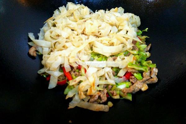 卷心菜肉丝炒春饼的做法图解13
