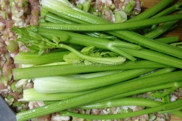 芹菜猪肉包子的做法图解7
