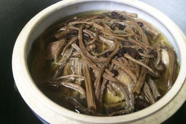 茶树菇炖鸡汤的做法图解7