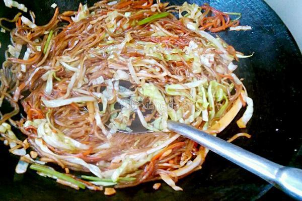 卷心菜炒苕粉丝的做法图解14