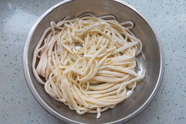 鸡蛋卷心菜炒面条的做法图解4