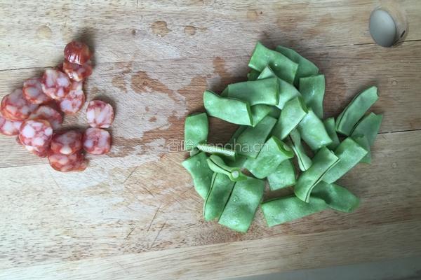 腊味荷兰豆的做法图解2