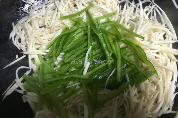 彩椒炒茭白丝的做法图解9