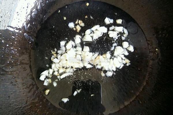 土豆茄子炖豆角的做法图解2
