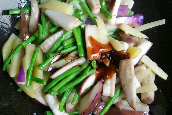 土豆茄子炖豆角的做法图解6