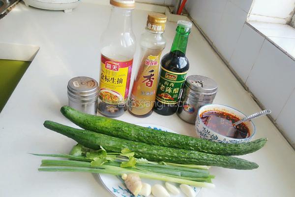 凉拌黄瓜丝的做法图解1