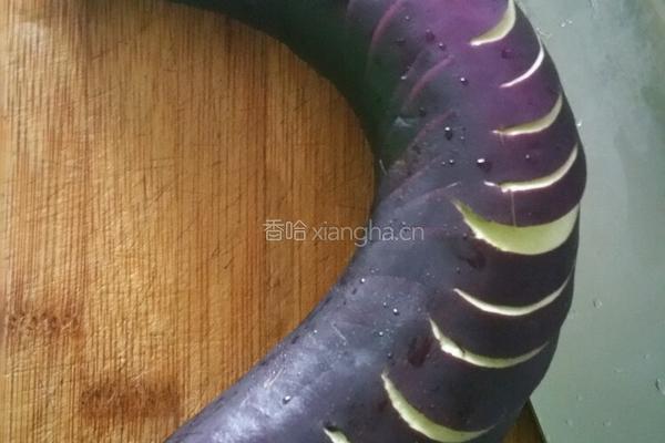 油焖尖椒茄子的做法图解1