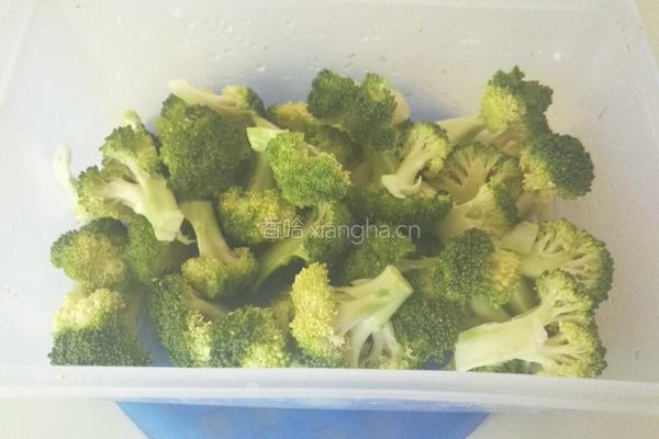 凉拌西兰花的做法图解1