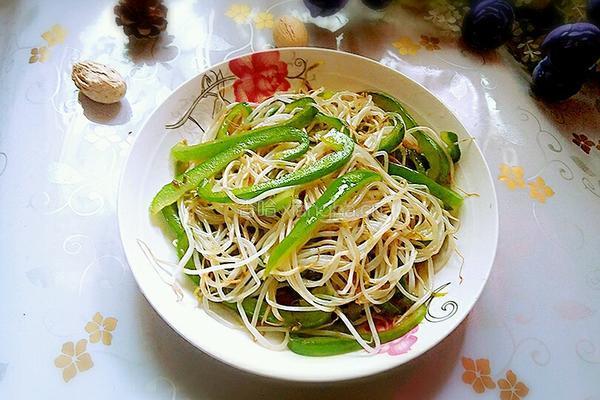 青椒炒银芽的做法图解7