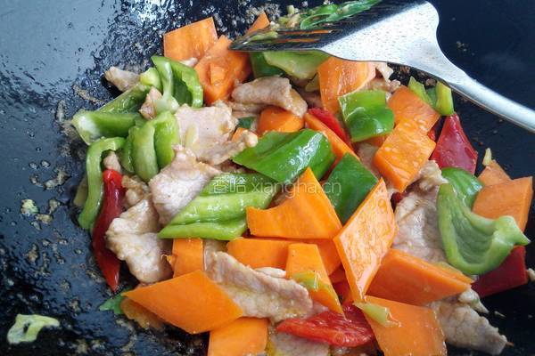 彩椒胡萝卜炒肉片的做法图解6