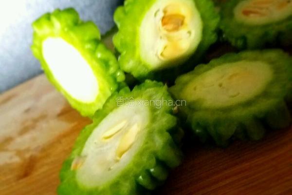 蜜汁苦瓜的做法图解2