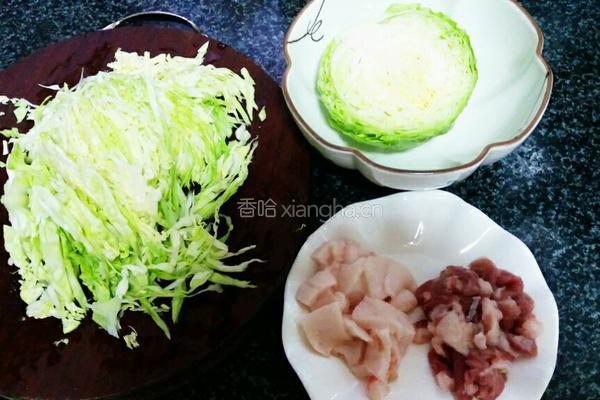 #卷心菜#卷心菜炒前腿肉的做法图解1