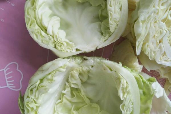 爽口卷心菜三丝的做法图解3