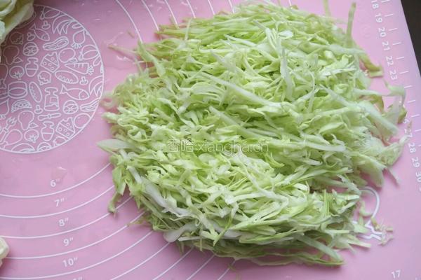 爽口卷心菜三丝的做法图解4