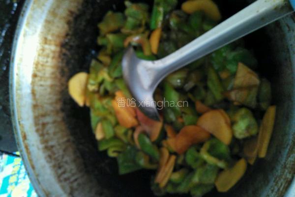 土豆炒辣椒