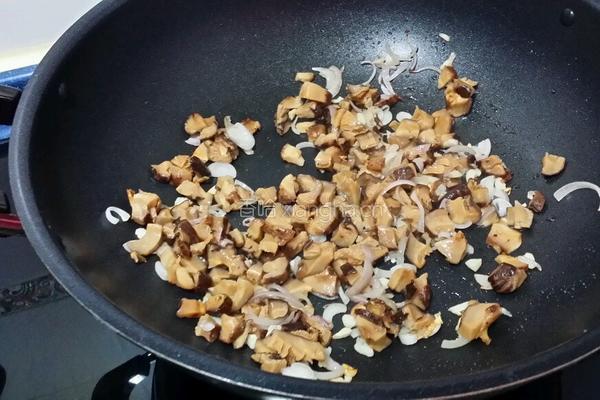 冬菇馬蹄炒毛豆的做法图解4