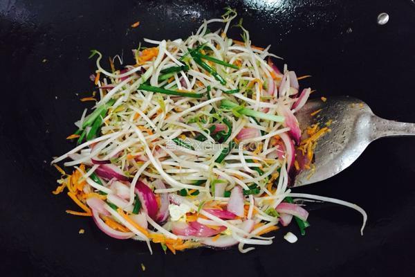肉丝蔬菜炒粿条的做法图解5