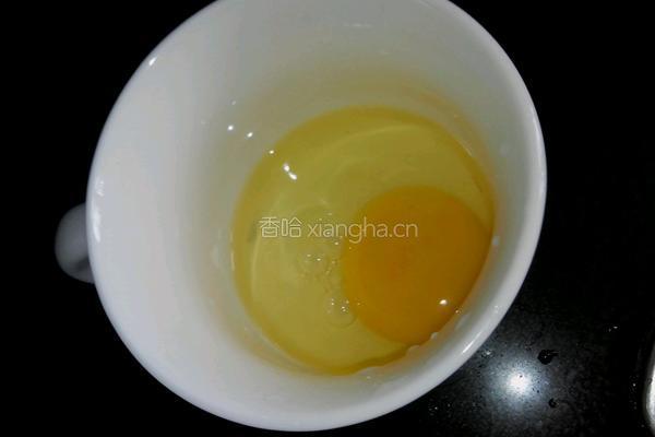 炒酱油拌鸡蛋的做法图解1