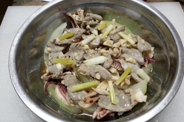 鸭肉干鱿蒸冬瓜的做法图解6