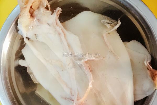 鲜美鱿鱼香粥(潮州风味)的做法图解2