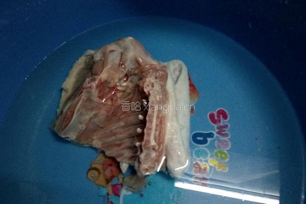 鸭肉笋干汤的做法图解2