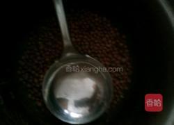 红豆粥的做法图解1