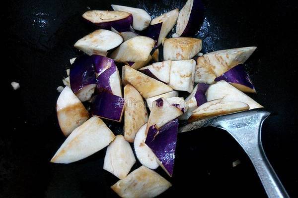土豆炖圆茄子的做法图解7