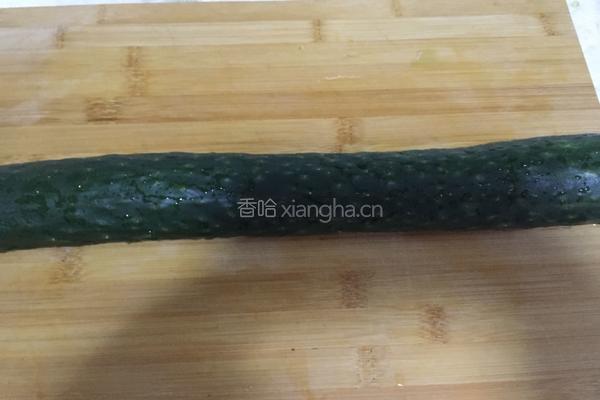 响油黄瓜卷的做法图解1