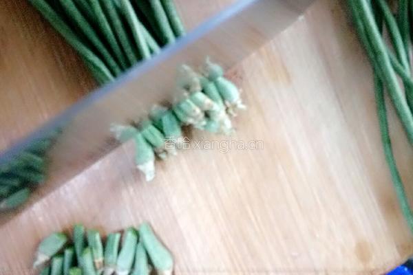 肉炒蒜香豇豆的做法图解2