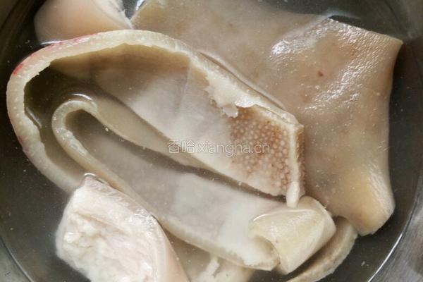 自制美味猪皮冻的做法图解3
