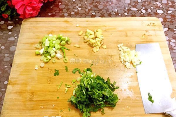 豆芽韭菜炒虾仁的做法图解5