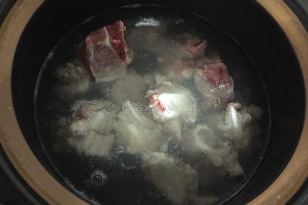 排骨炖白萝卜汤的做法图解2