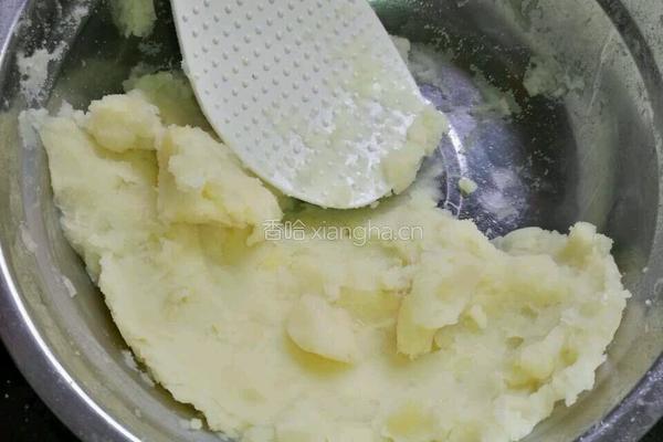 土豆泥虾球的做法图解2