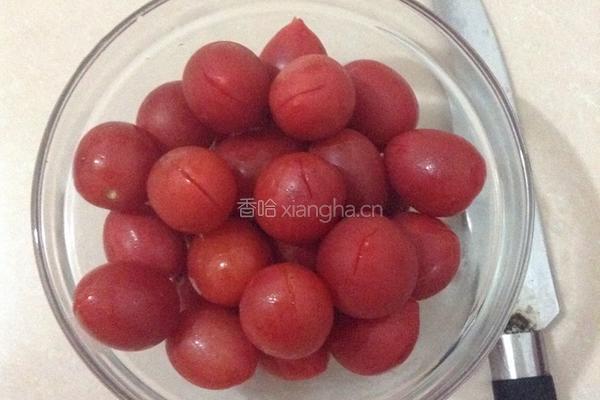 梅渍圣女果的做法图解1